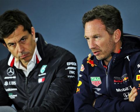 Mercedes team principal Toto Wolff and Christian Horner - Formula1news.co.uk