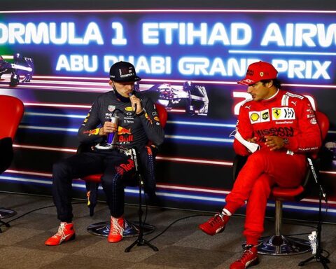 Carlos Sainz questions strange Abu Dhabi safety car.v1