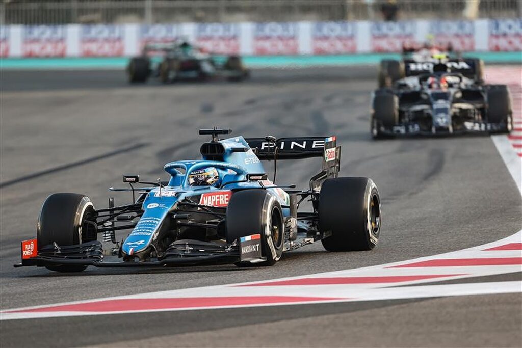 Fernando Alonso at the 2021 Abu Dhabi Grand Prix.v1