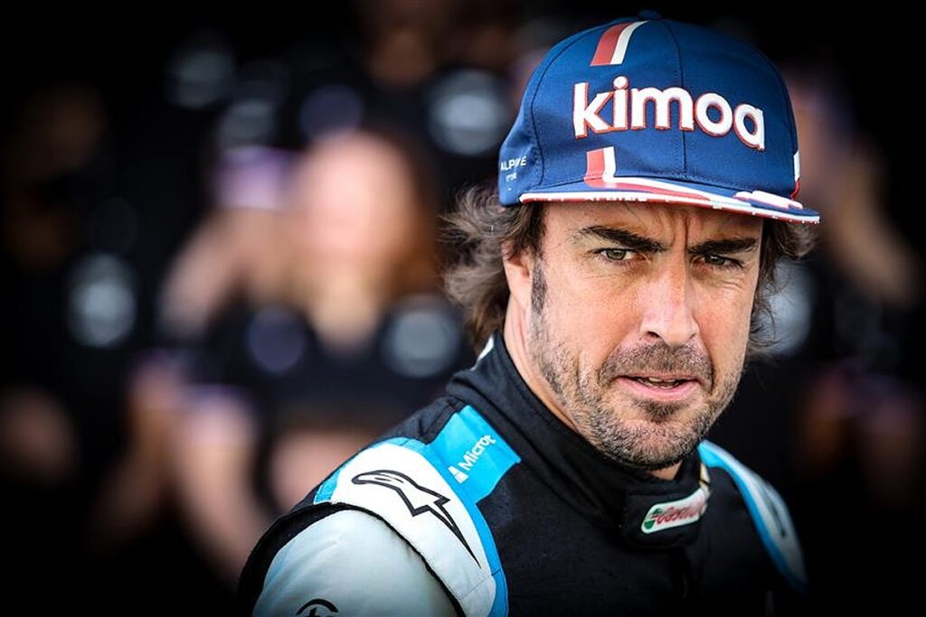 Fernando Alonso with Alpine F1 in 2021.v1