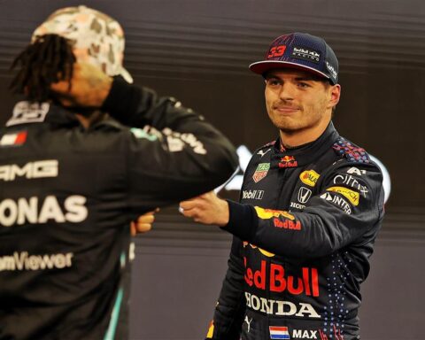 Hamilton and Verstappen in Abu Dhabi 2021.v1