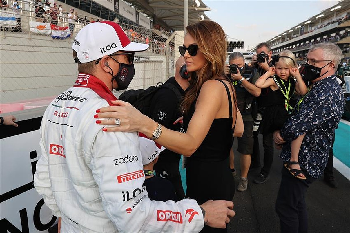 Kimi Raikkonen and his wife Minttu Raikkonen at the 2021 Abu Dhabi GP.v1