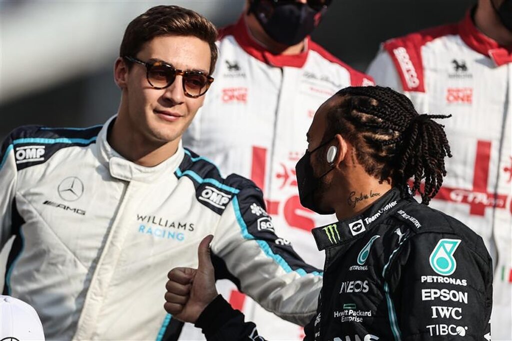 Lewis Hamilton and George Russell in Abu Dhabi, 2021.v1