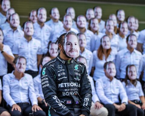 Lewis Hamilton at the 2021 Abu Dhabi Grand Prix.v1