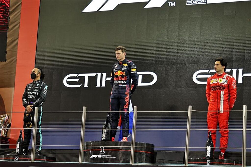 Max Verstappen, Lewis Hamilton and Carlos Sainz on the 2021 Abu Dhabi GP podium.v1