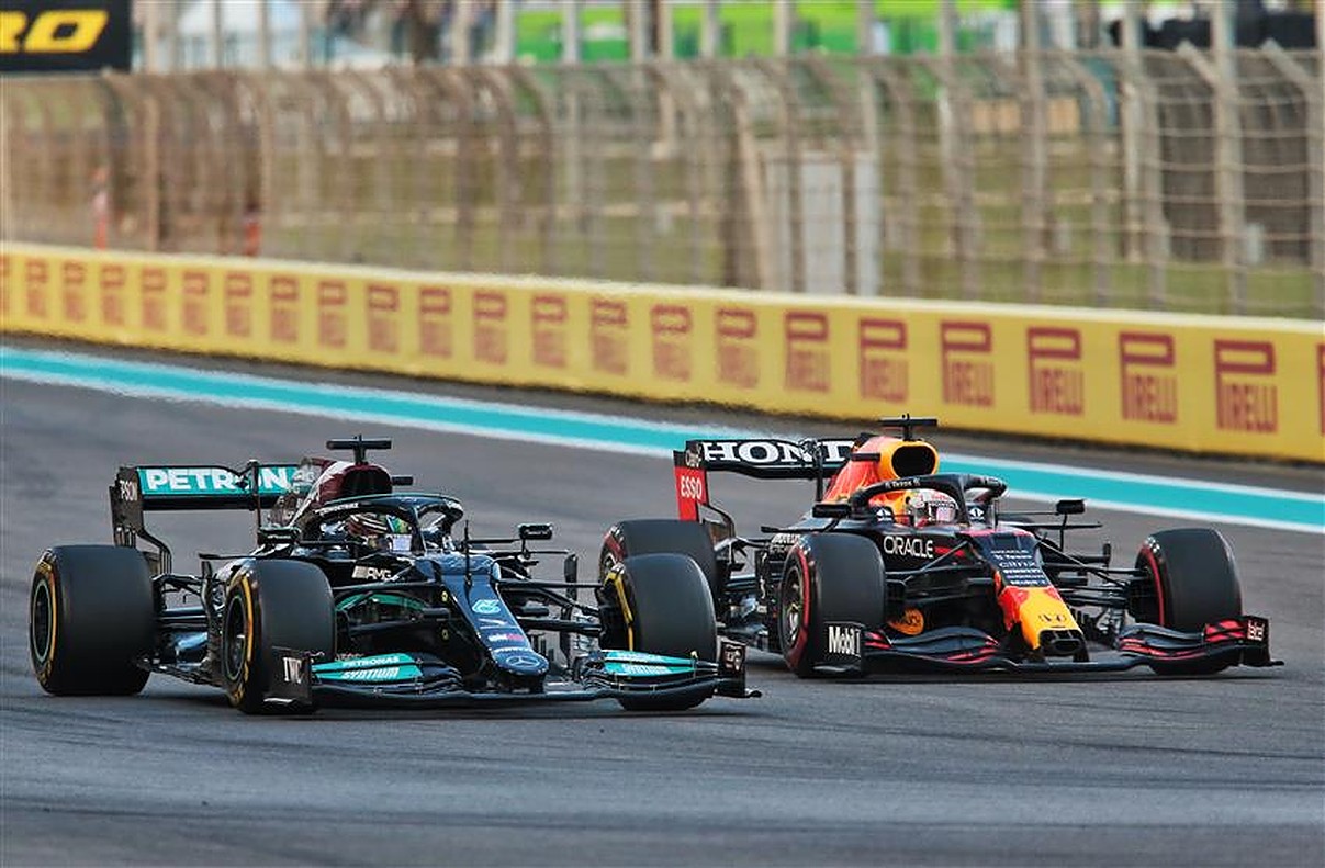 Max Verstappen and Lewis Hamilton race in the 2021 season finale.v1