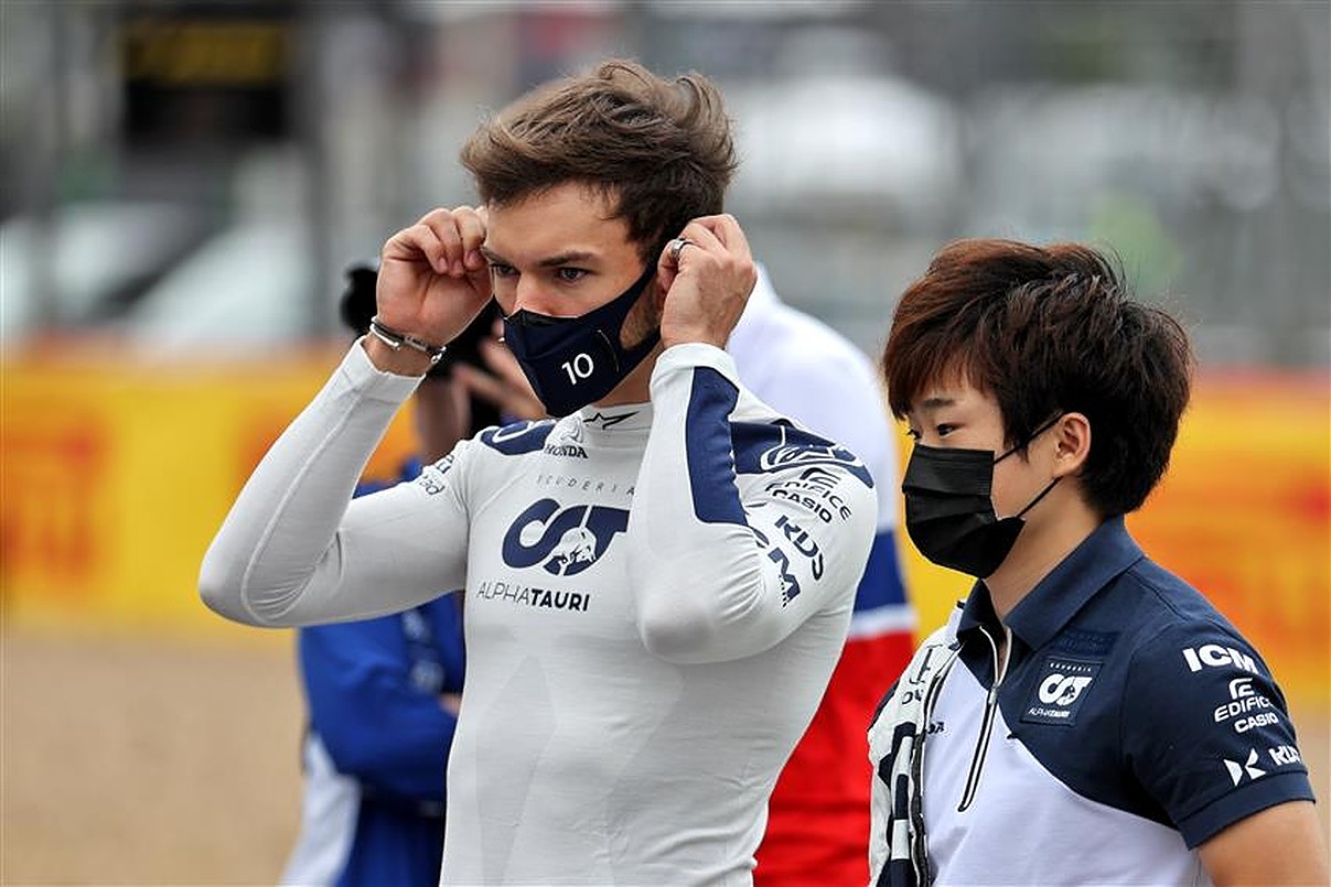 Pierre Gasly and Yuki Tsunoda at Silverstone in 2021.v1