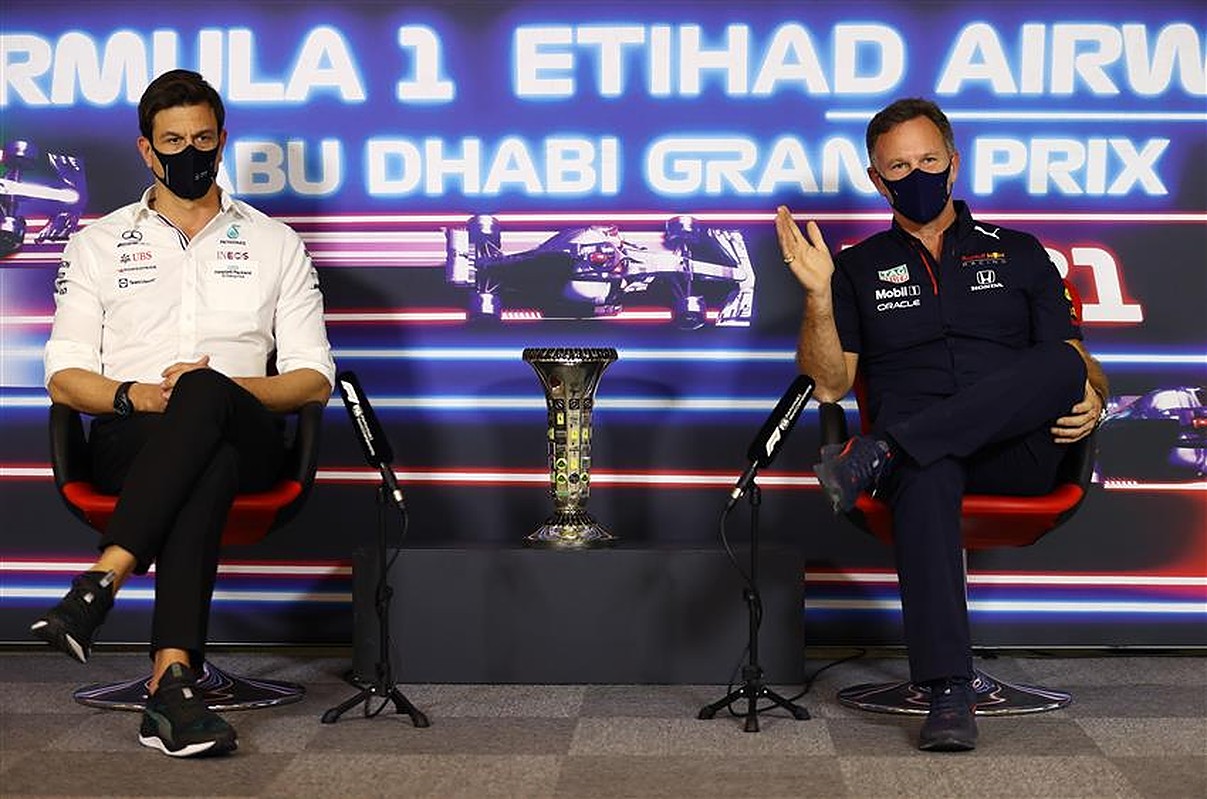 Toto Wolff and Christian Horner ahead of the 2021 Abu Dhabi GP.v1