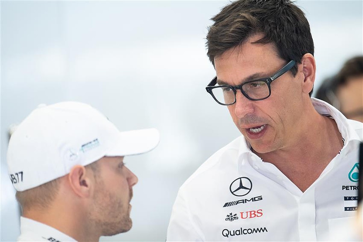 Toto Wolff and Valtteri Bottas in 2019.v1