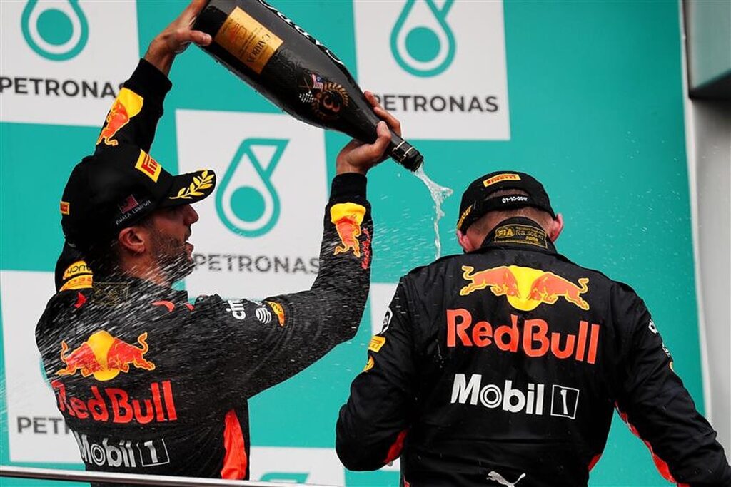 Daniel Ricciardo and Max Verstappen driving for Red Bull in 2017.v1