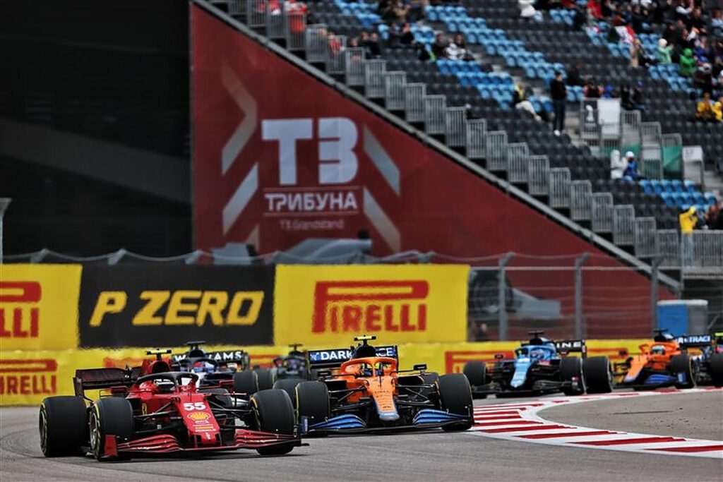 Ferrari driver Carlos Sainz and McLaren driver Lando Norris battling at the 2021 Russian GP.v1