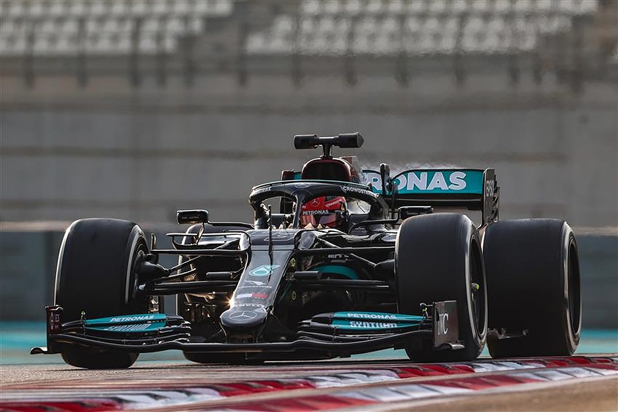 George Russell tests a Mercedes F1 car in Abu Dhabi in 2021.v1