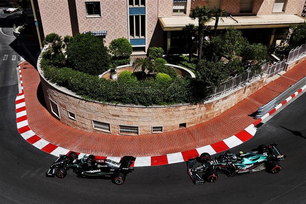 Hamilton and Vettel racing in Monaco 2021.v1