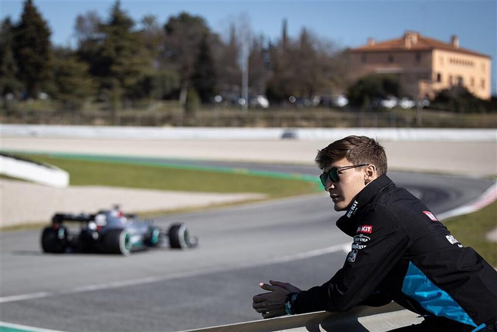 Lewis Hamilton and George Russell at pre-season testing.v1
