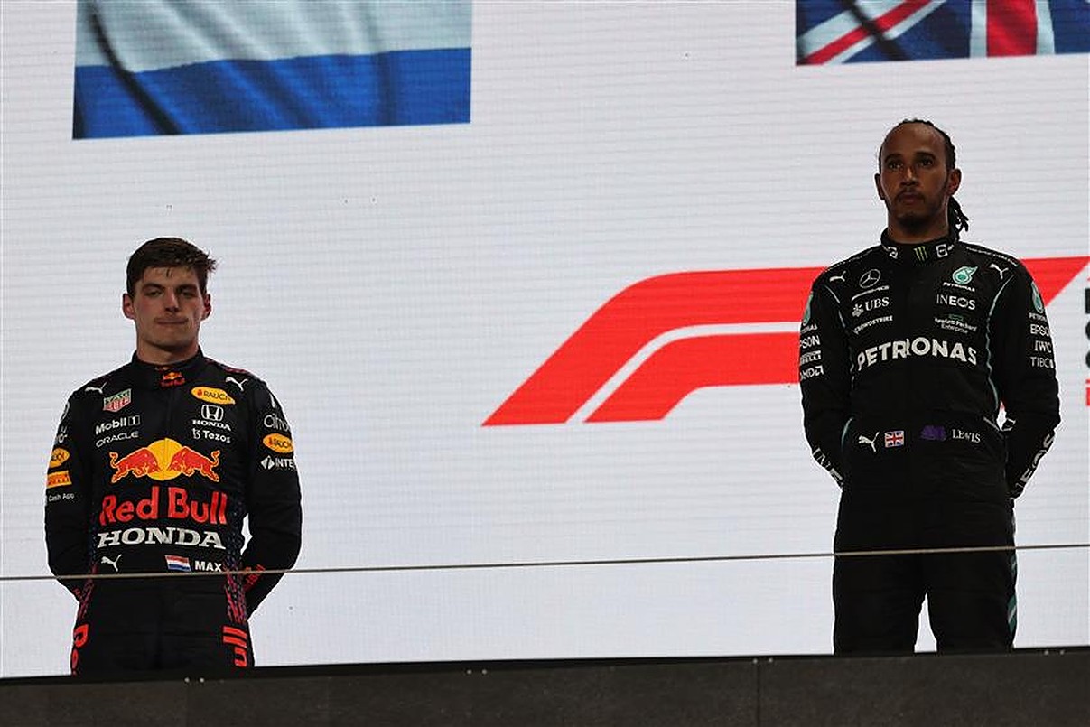 Lewis Hamilton and Max Verstappen at the 2021 Qatar GP which will feature in season 4 of Drive to Survive.v1