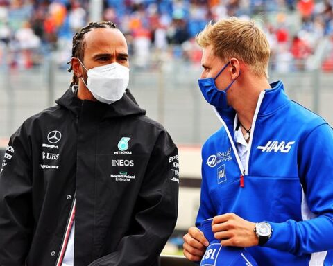 Lewis Hamilton and Mick Schumacher in 2021.v1