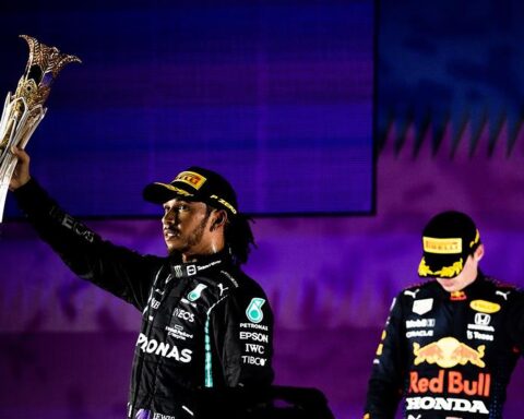 Lewis Hamilton celebrates winning the 2021 Saudi Arabian Grand Prix.v1