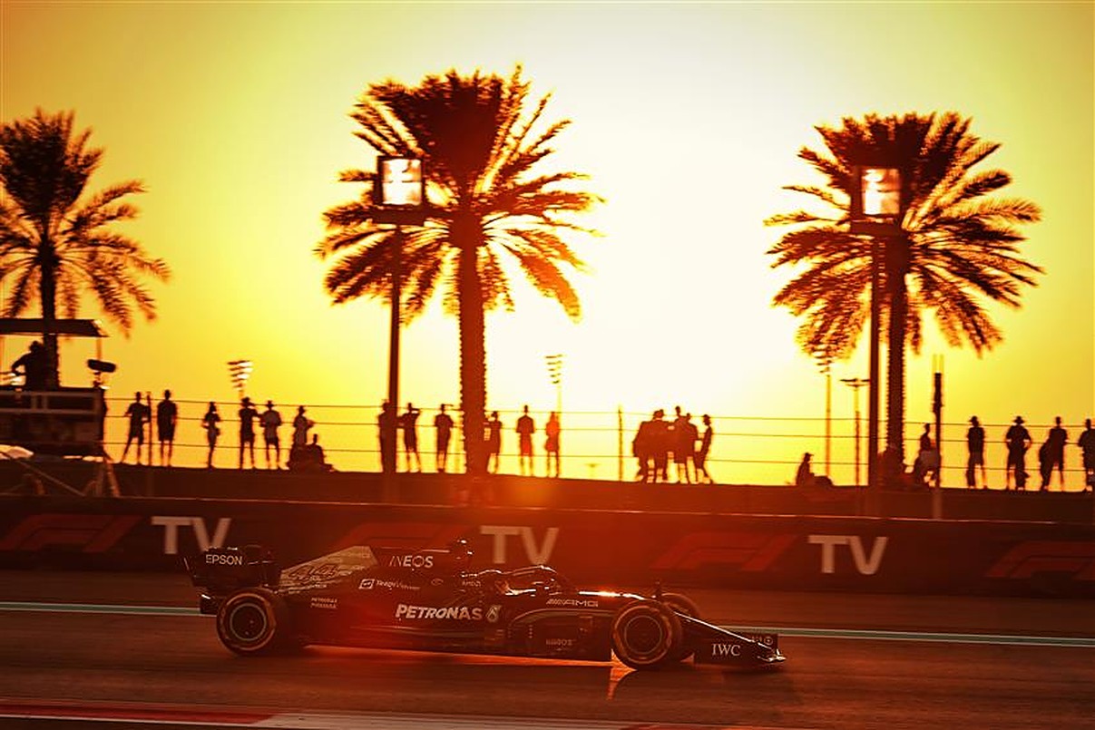 Lewis Hamilton drives his Mercedes W12 in Abu Dhabi.v1