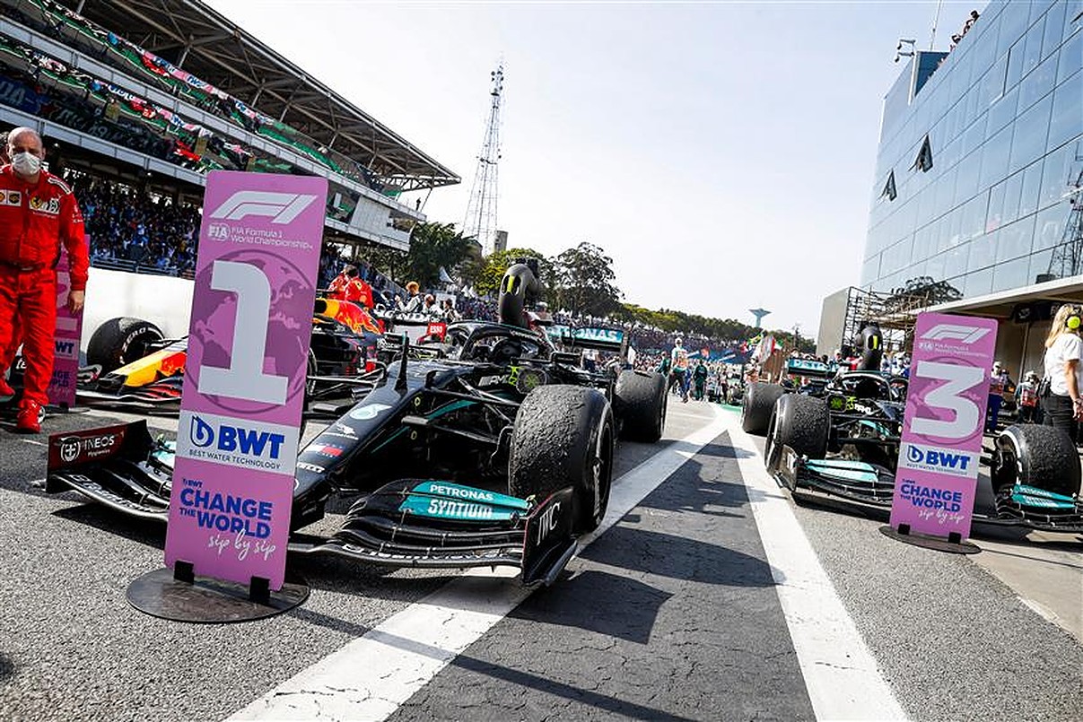 Lewis Hamilton wins 2021 Brazil Grand Prix.v1