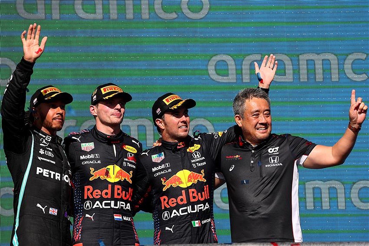 Max Verstappen, Sergio Perez and Lewis Hamilton in 2021.v1