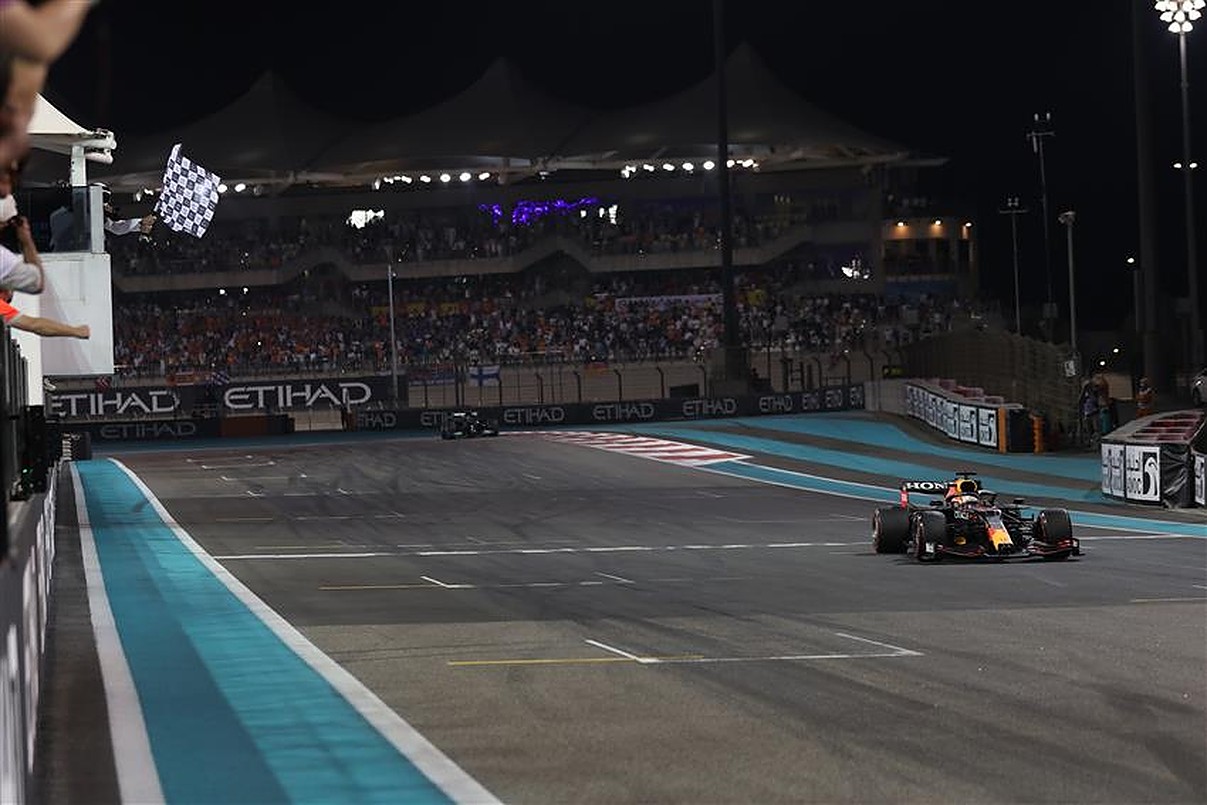 Max Verstappen wins the 2021 Abu Dhabi Grand Prix ahead of Lewis Hamilton.v1