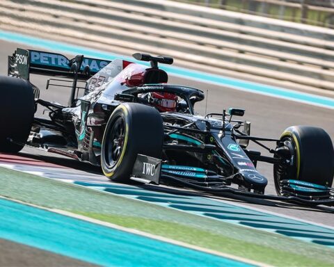 Mercedes F1 car test in Abu Dhabi.v1
