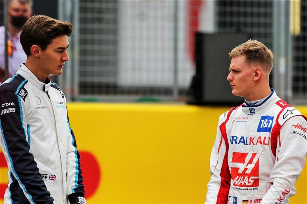 Mick Schumacher and George Russell 2022 F1 car launch.v1