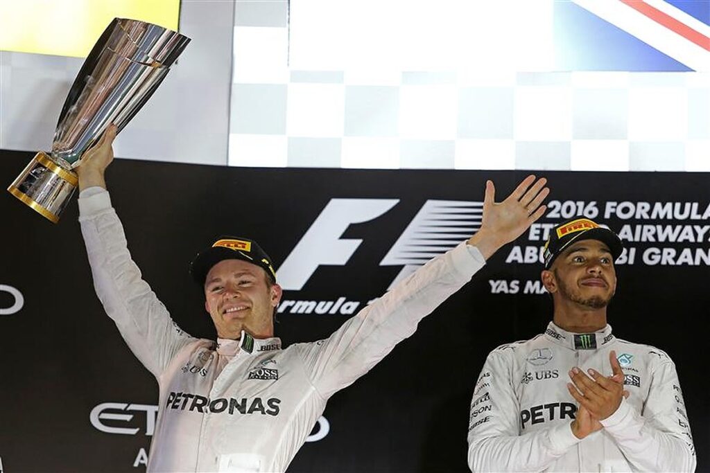 Nico Rosberg and Lewis Hamilton at the 2016 Abu Dhabi Grand Prix.v1