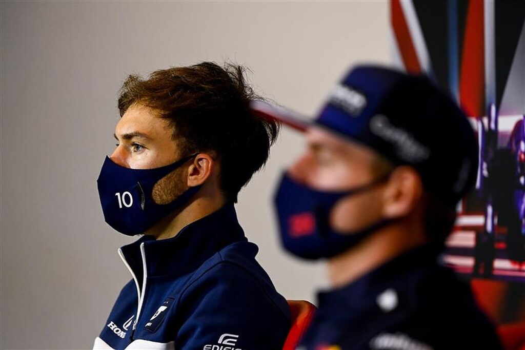 Pierre Gasly and Max Verstappen in Silverstone in 2021.v1