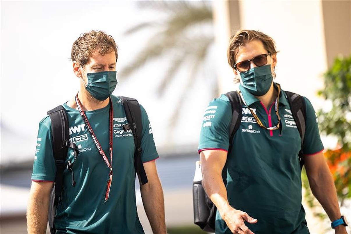 Sebastian Vettel and Aston Martin trainer at the 2021 Abu Dhabi GP paddock.v1