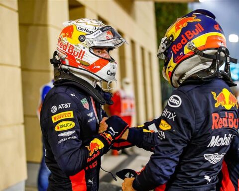 Max Verstappen and Alex Albon in Bahrain 2019.v1