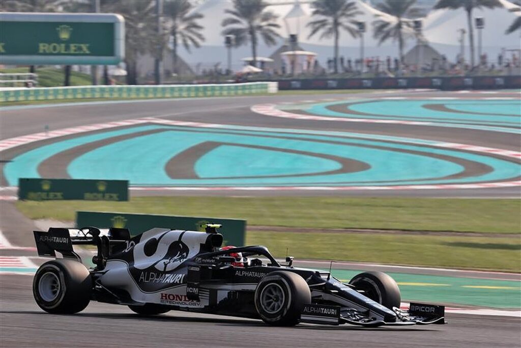 Pierre Gasly at the 2021 Abu Dhabi Grand Prix with AlphaTauri.v1
