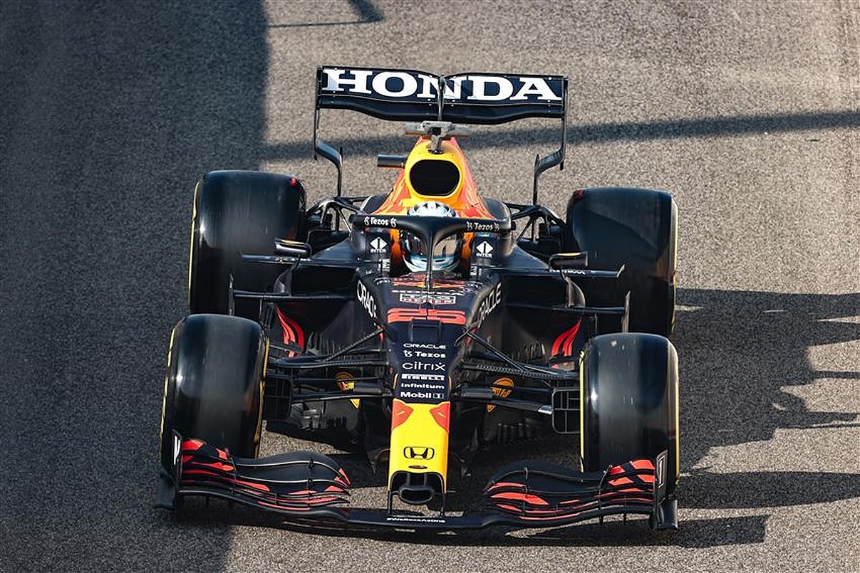 Red Bull's 2022 car passes crash test.v1