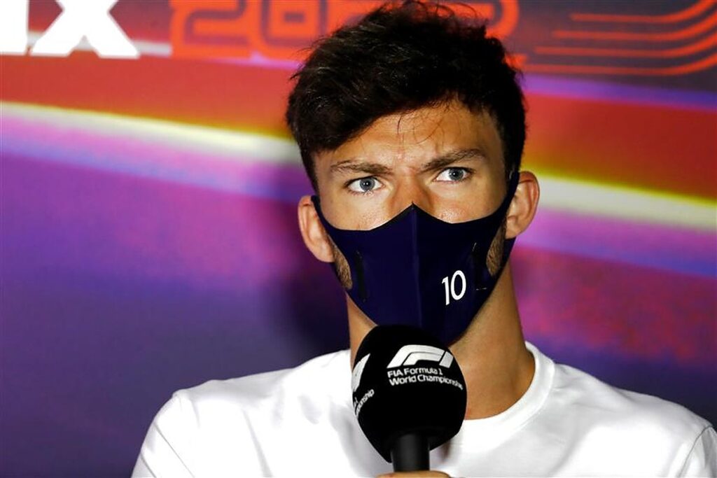 We need to stop letting Pierre Gasly dress himself”: F1 fans joke