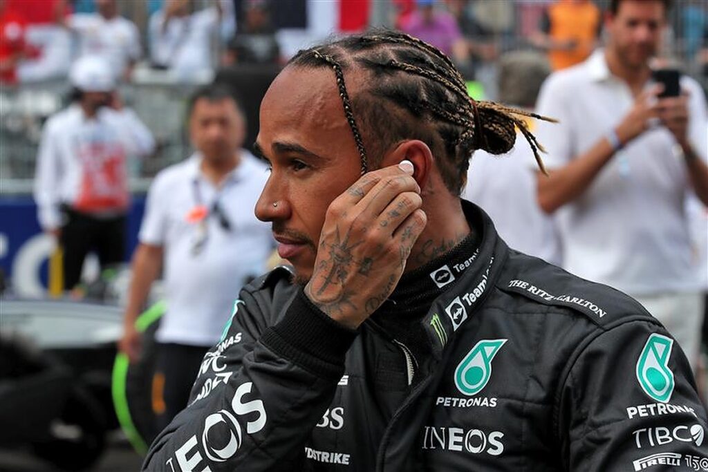 Lewis Hamilton slams Mercedes after finishing behind George Russell in Miami GP.v1