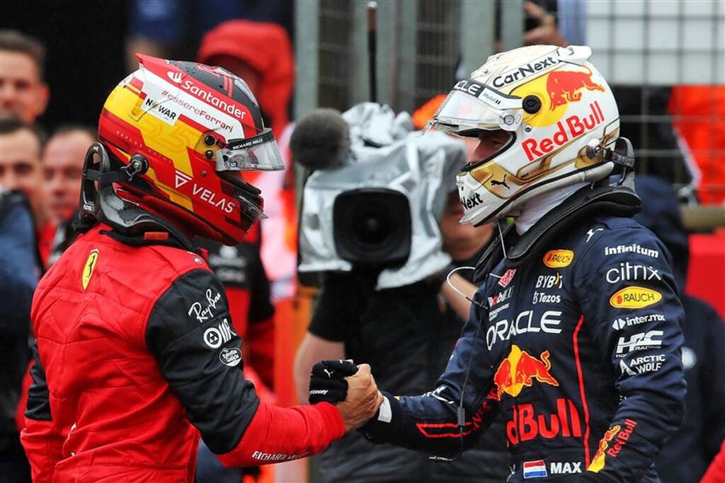 Ferrari engineer's brilliant reaction to Sainz taking pole for 2022 ...