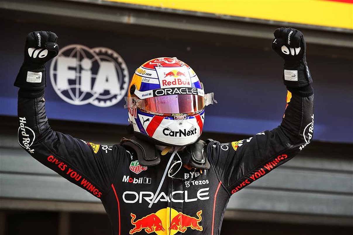 Watch Max Verstappen bangs his head after winning 2022 Dutch GP