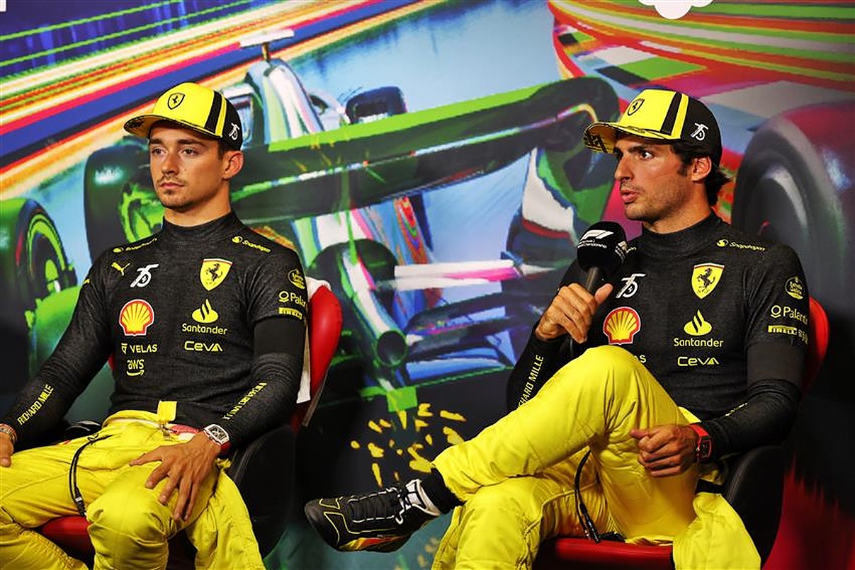 Carlos Sainz s'exprime : Ils veulent que Leclerc remporte toutes les victoires.