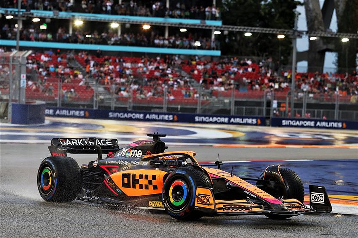 Regardez à bord : Le départ canon de Daniel Ricciardo au GP de Singapour.
