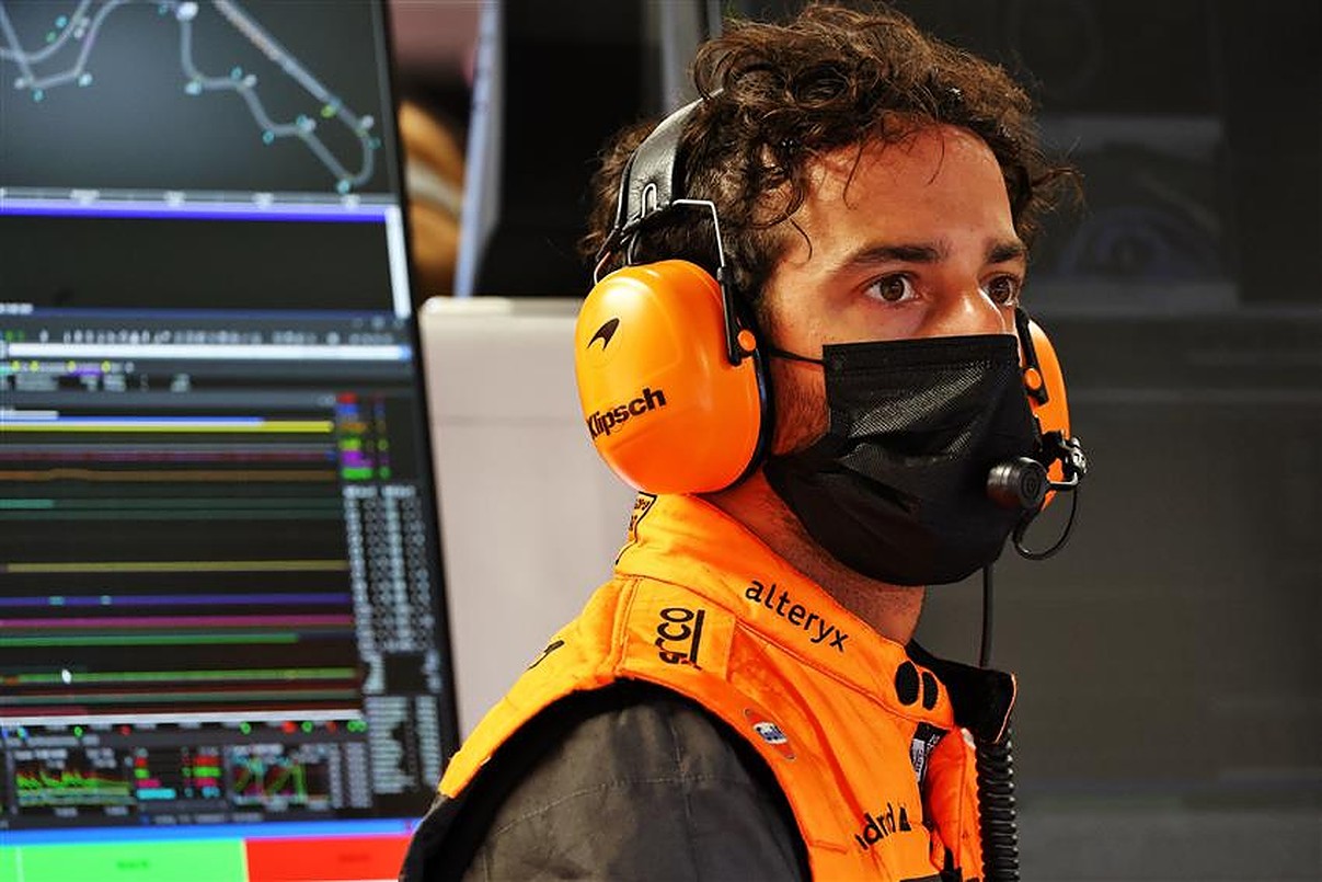 Daniel Ricciardo reveals intention to replace Sergio Perez in 2024