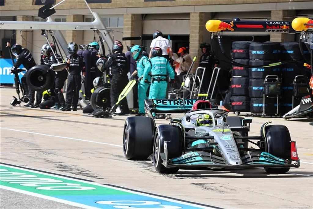 21metgala on X: Lewis Hamilton at the Louis Vuitton Spring 2024