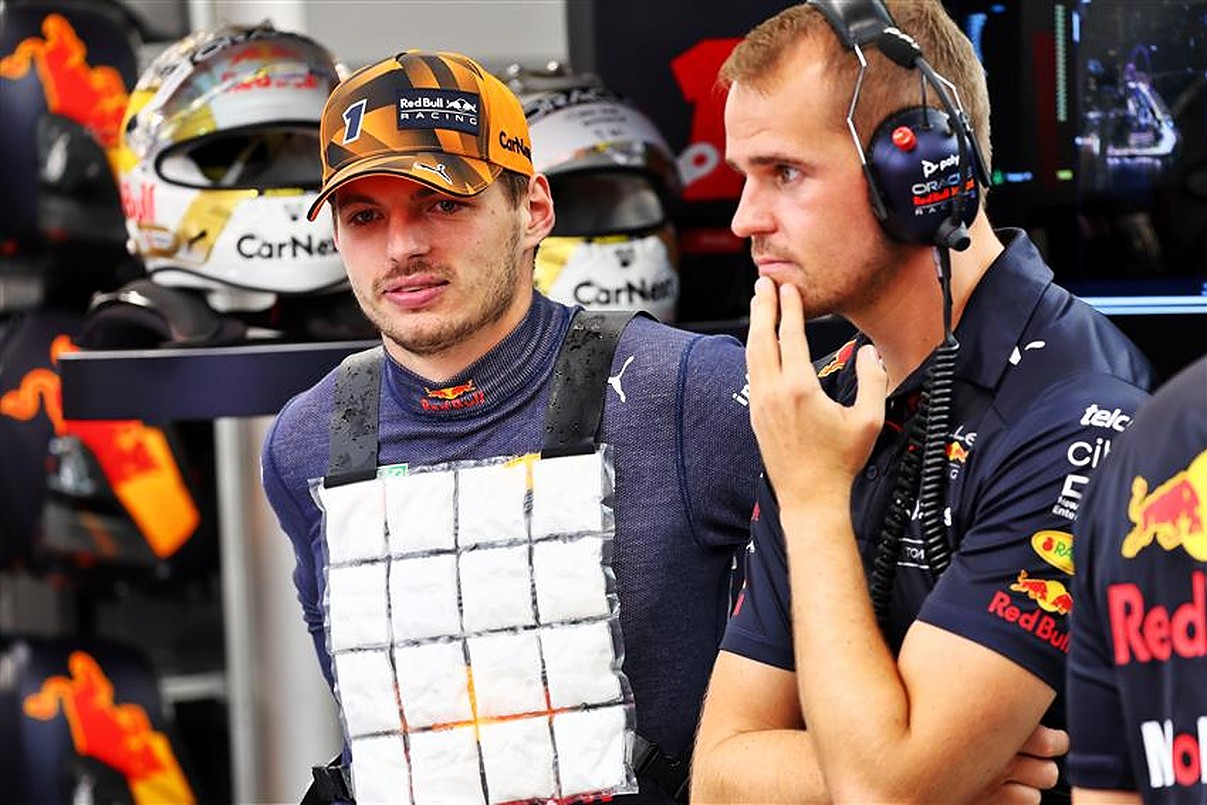 Un commentateur italien se moque de Red Bull et de Max Verstappen dans le cadre du scandale du Cashgate.
