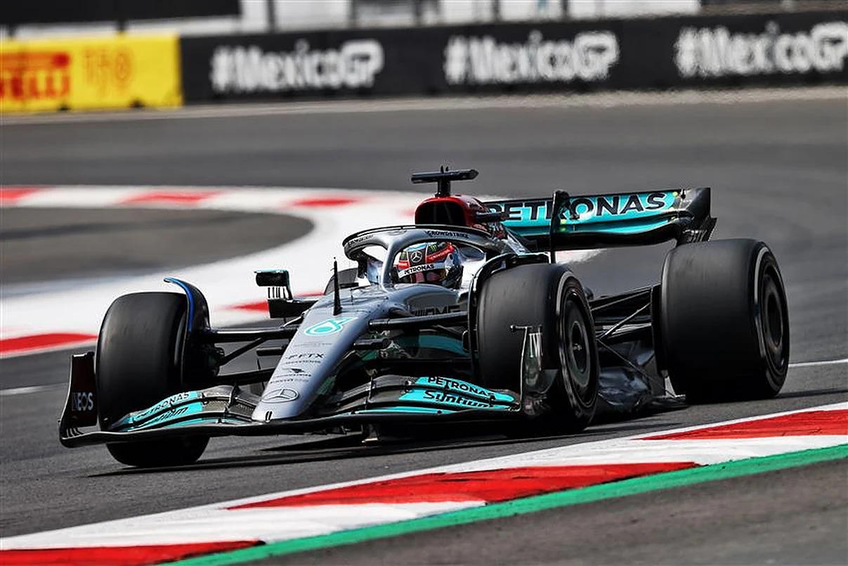 Watch: Mercedes mechanic breaks $300,000 front wing at Mexican GP