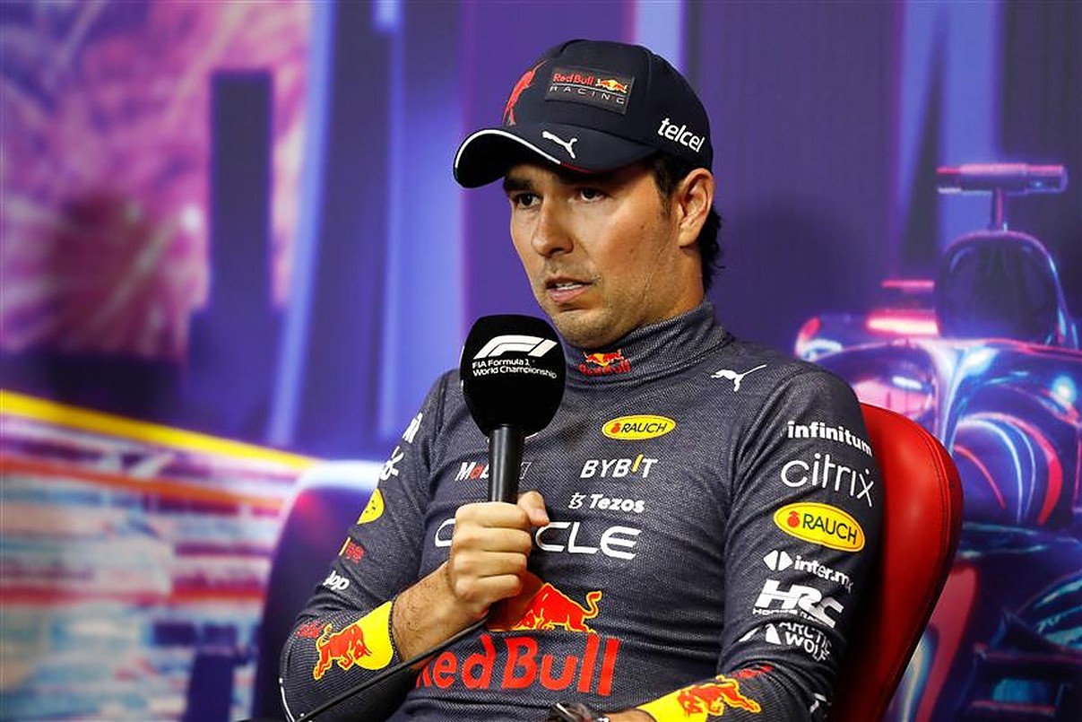 La FIA est critiquée pour sa décision après la course alors que Sergio Perez est confirmé comme vainqueur.