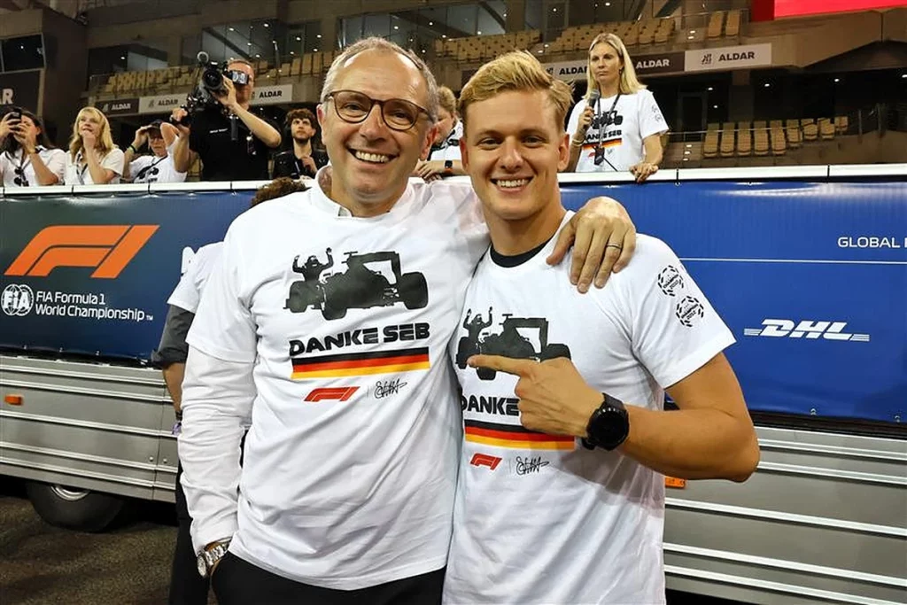 Inspiredlovers Mick-Schumacher-and-Stefano-Domenicali-in-2022.v1-1024x683 Williams rejected Toto Wolff’s offer to sign Mick Schumacher for 2024 Boxing Sports  Mick Schumacher F1 News 